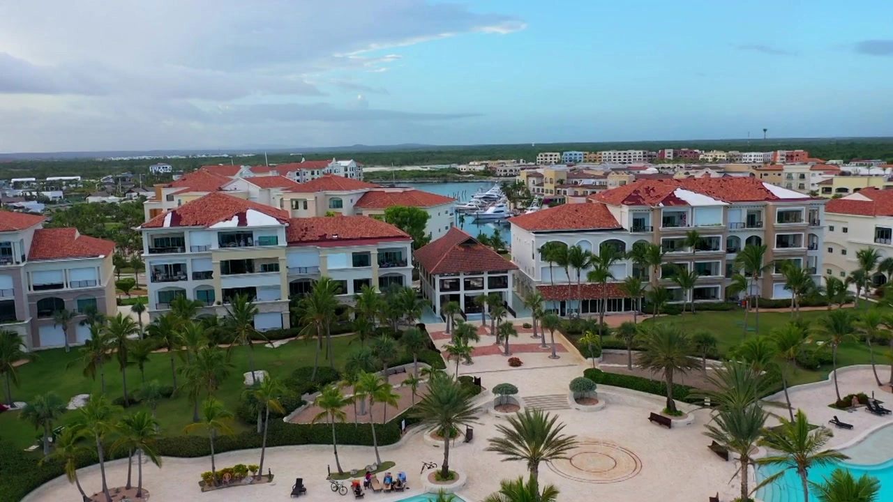 Cap Cana — El destino · Fotograma del film