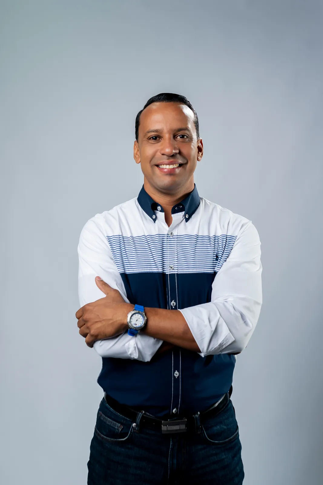Oscar Morel — Identidad