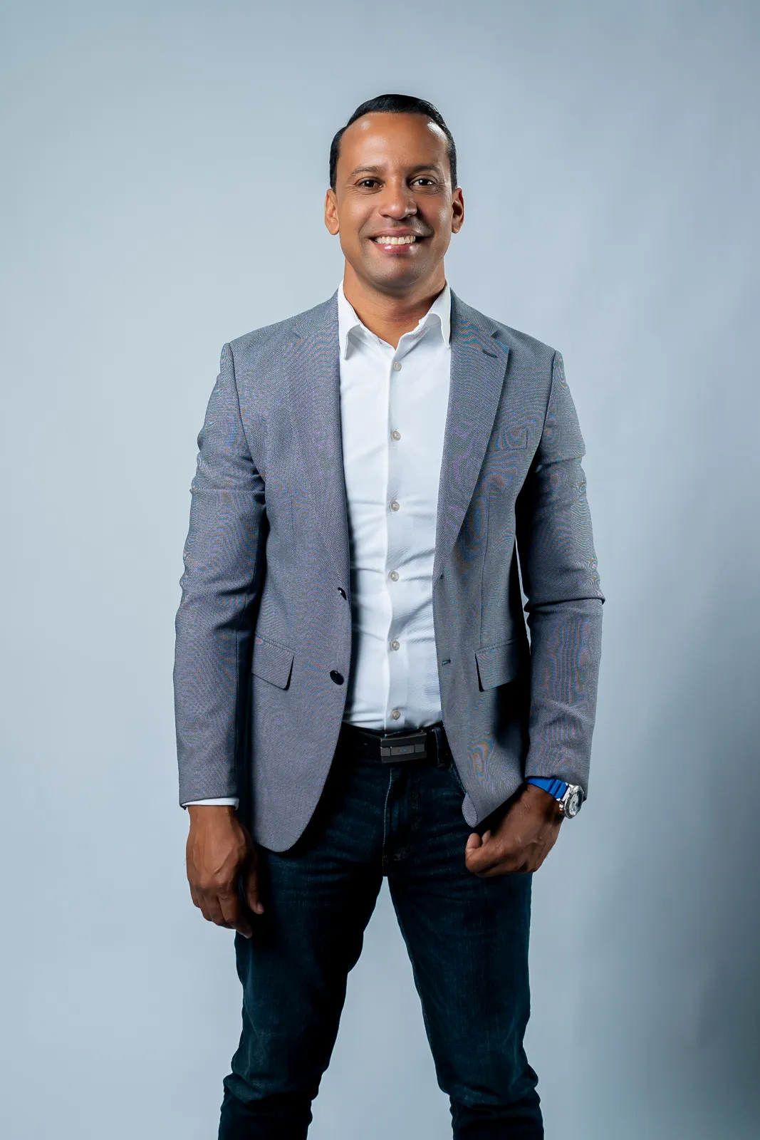 Oscar Morel — Identidad
