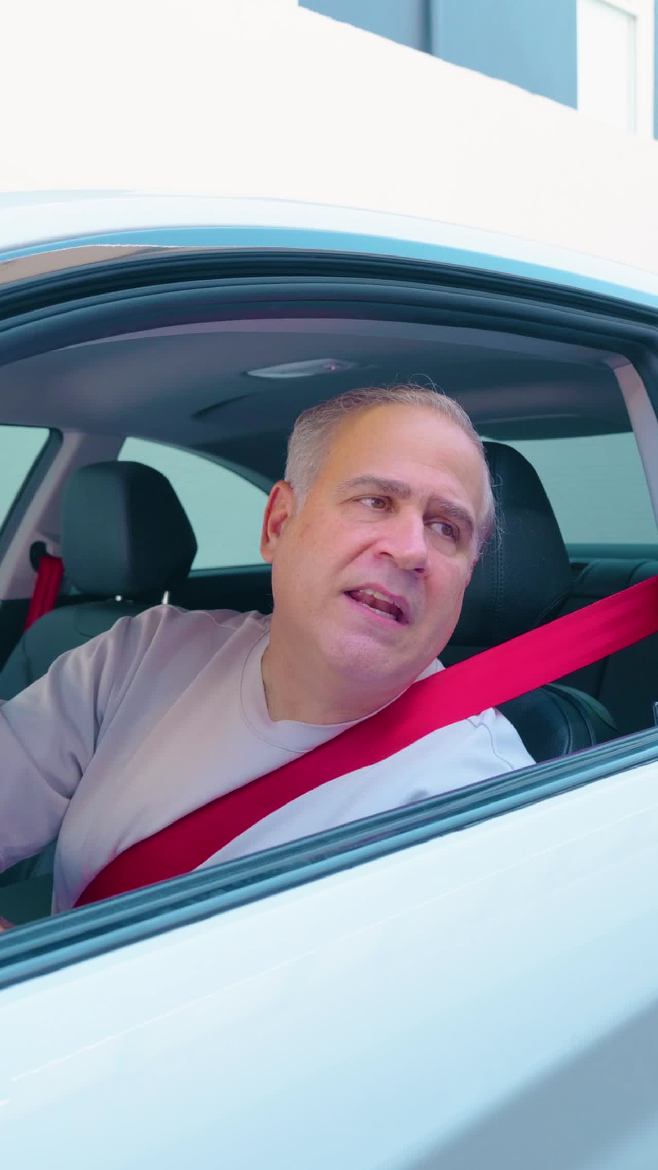 Seguros Chat — Fotograma del comercial Drive-thru